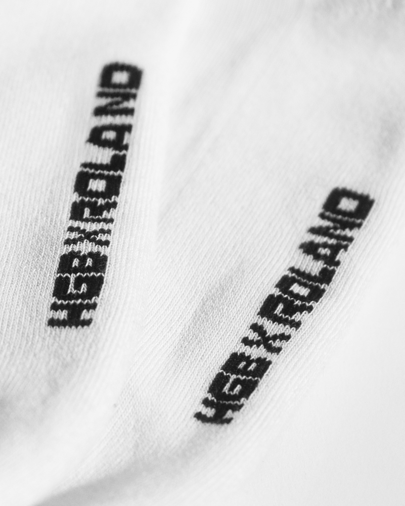 MEDIAS HONESTLY,NEVERMIND