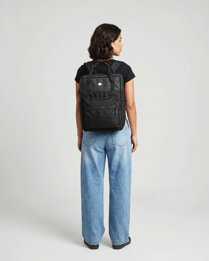 MOCHILA ESSENTIAL X BLACK - 15L - 17 PLG