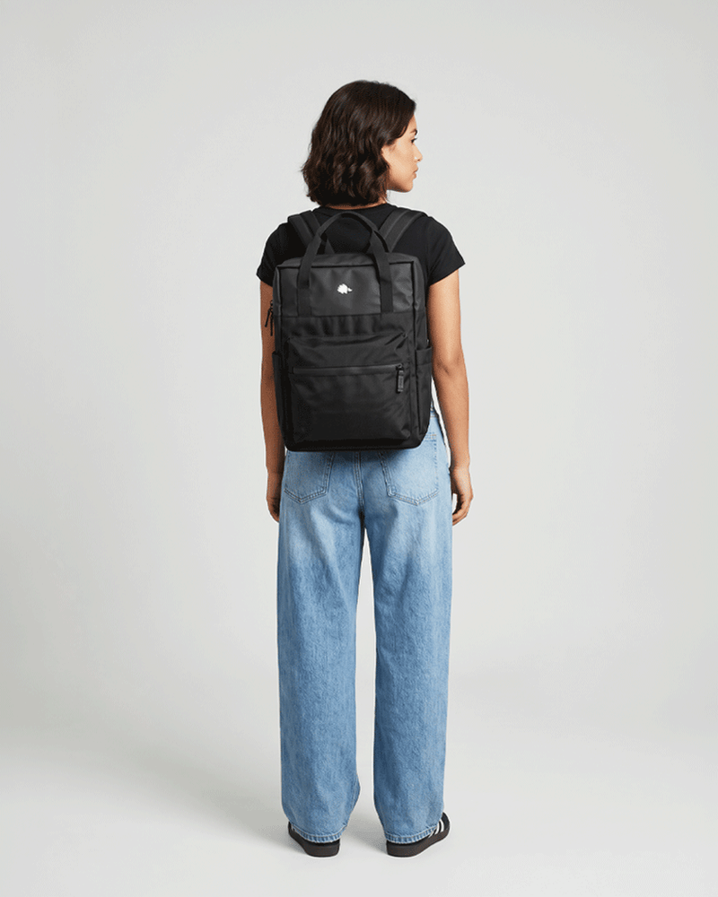 MOCHILA ESSENTIAL X BLACK - 15L - 17 PLG