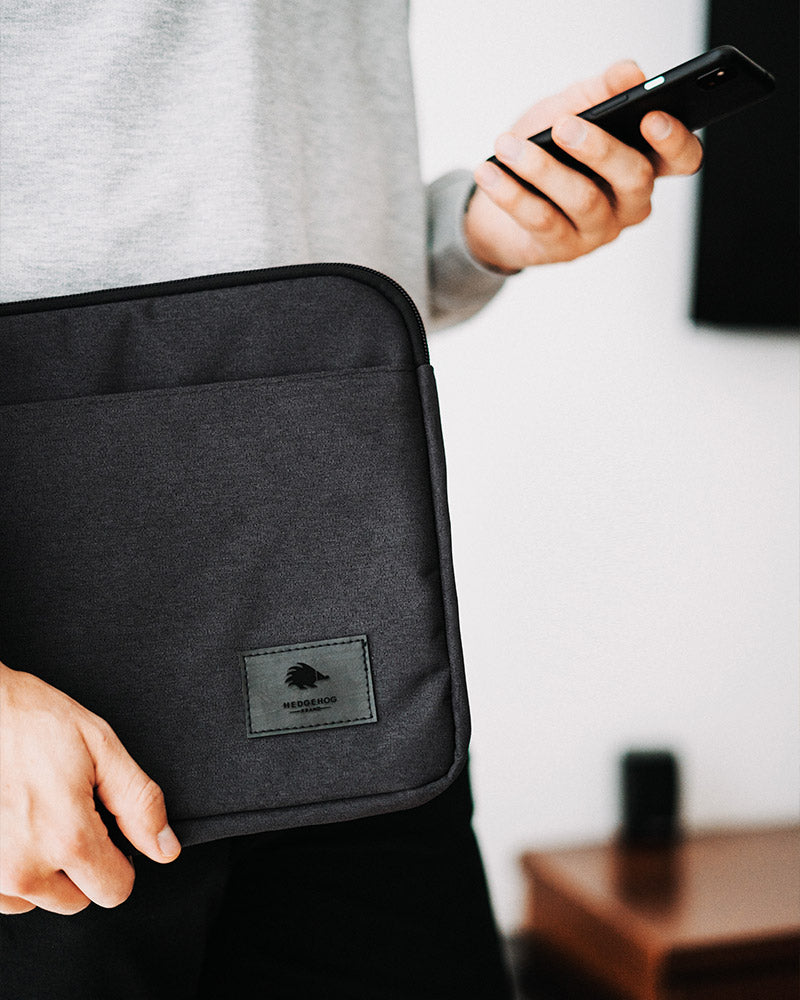 Estuche porta laptop Clásico Negro - Black Out 13,6" - 14,6" - 15,6"